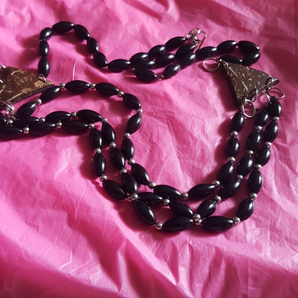 Ladies bead necklace